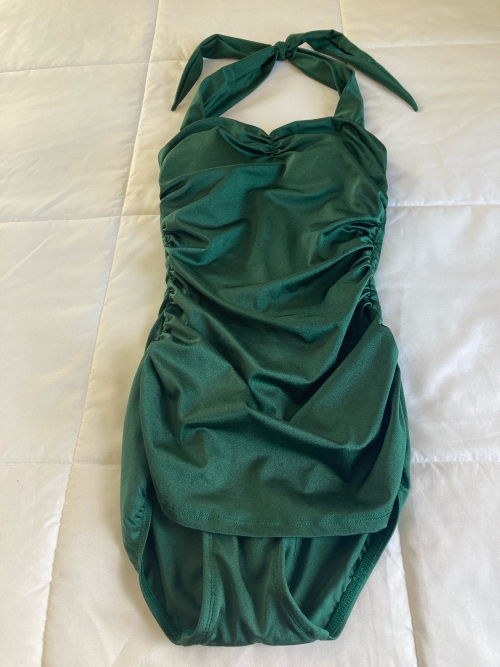 Green vintage style swimsuit from Cupshe. Fits like size 4 but is a size 6.